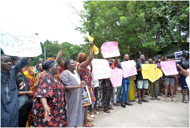 Library council staff protest FG’s non-funding decision