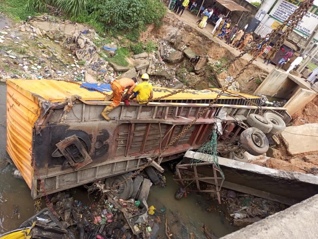 Truck kills Bystander in Lagos