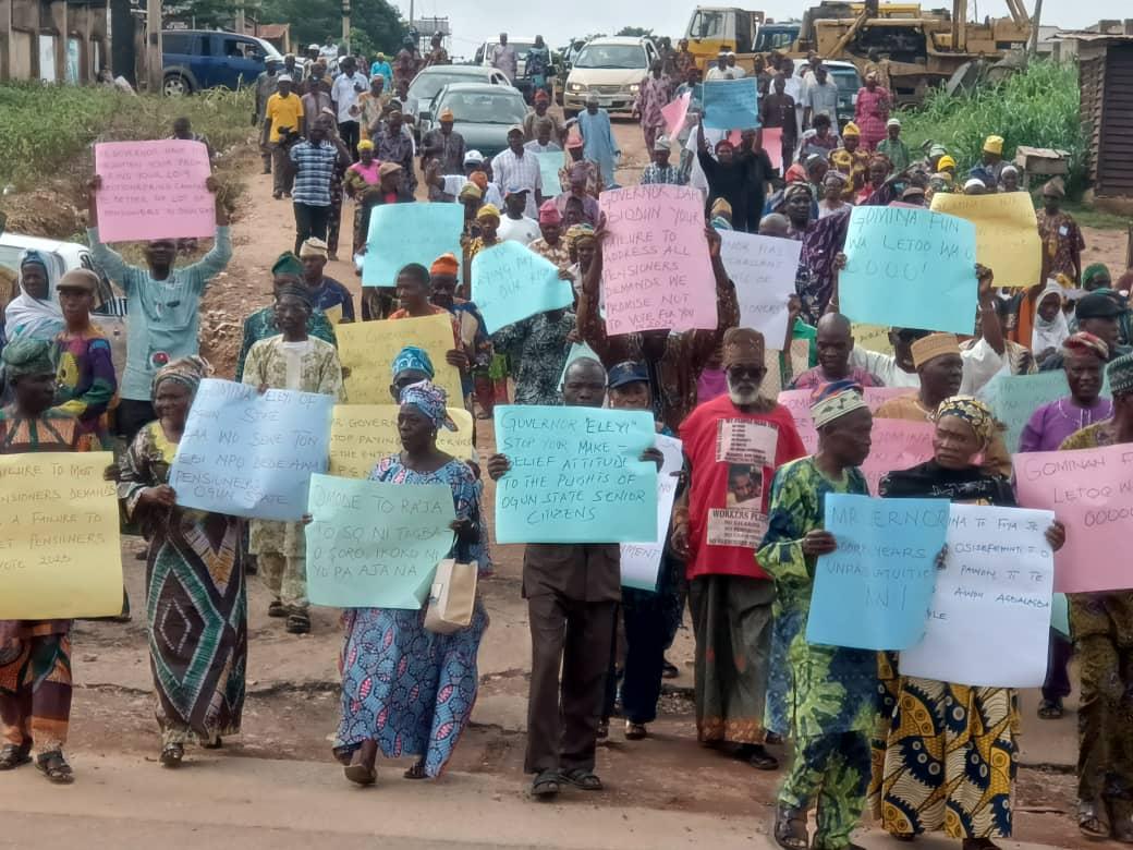 Pensioners protest 12 years unpaid gratuity in Ogun 