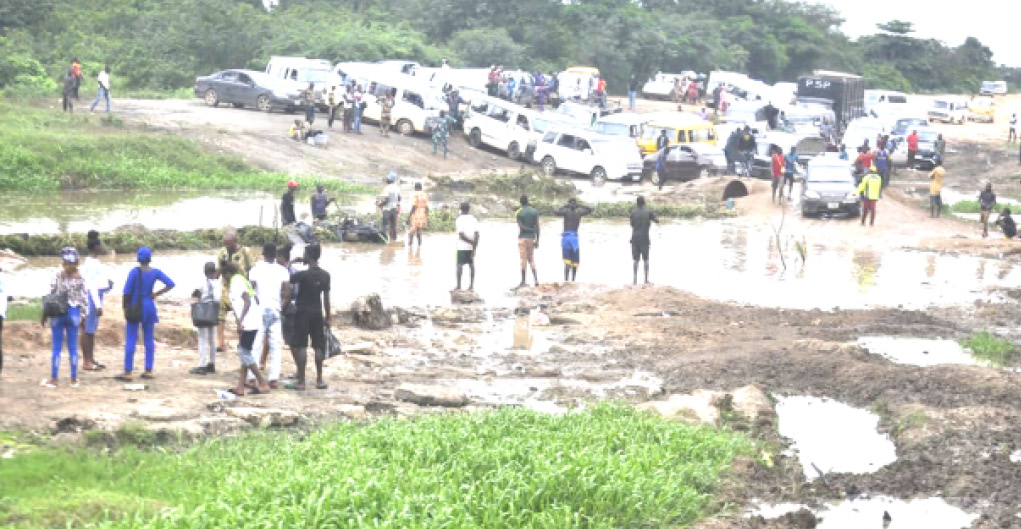 Travellers’ nightmare continues on Lagos-Ibadan expressway