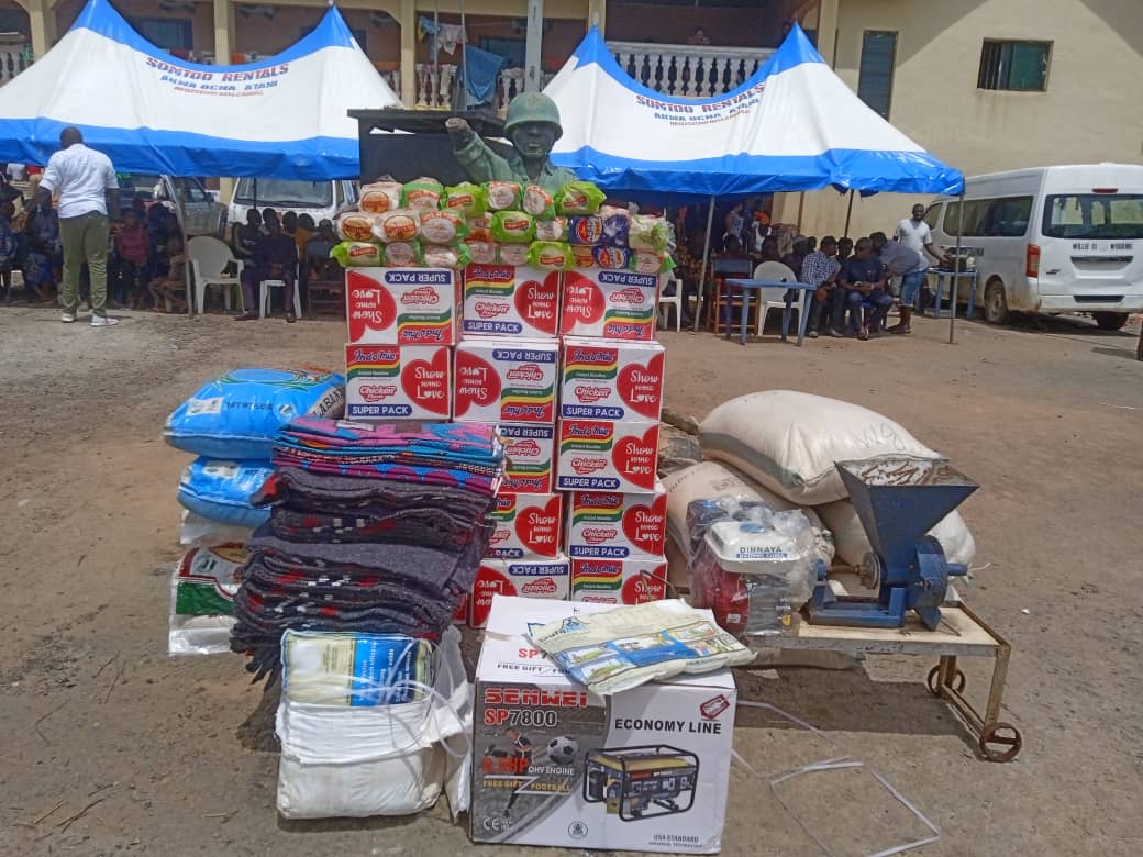 Buhari’s aide knocks Peter Obi for donating 24 loaves of bread to thousands of flood victims