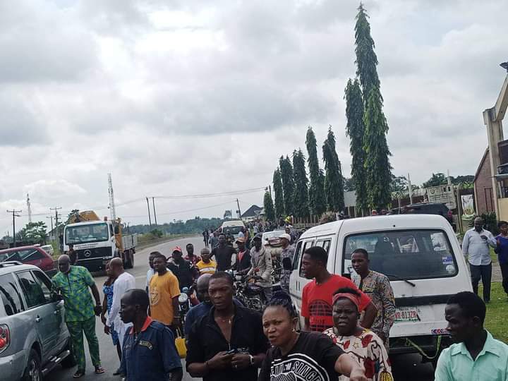 PHOTOS: Panic as gunmen strike on Rivers highway