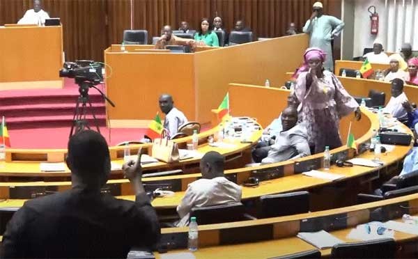 Lawmakers exchange blows in Senegal’s parliament