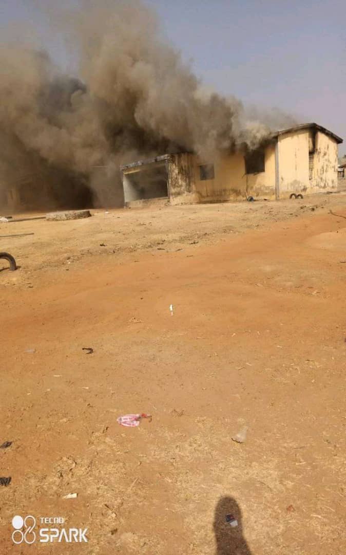 Cleric’s murder: Residents raze police station as riot breaks out in Niger community