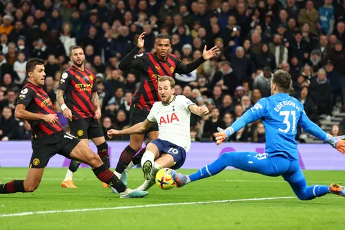 Harry Kane scores the lone goal against Manchester City