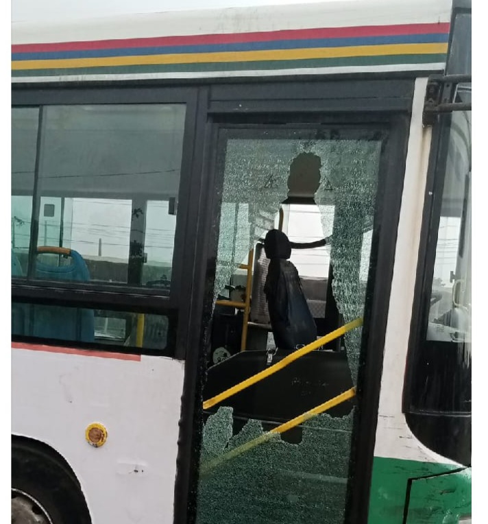 PHOTOS: Hoodlums attack Peter Obi’s supporters during Lagos rally, vandalise vehicles 