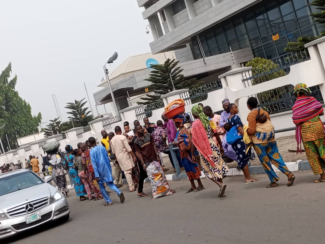 Protests over rejection of old notes resumes in Ibadan