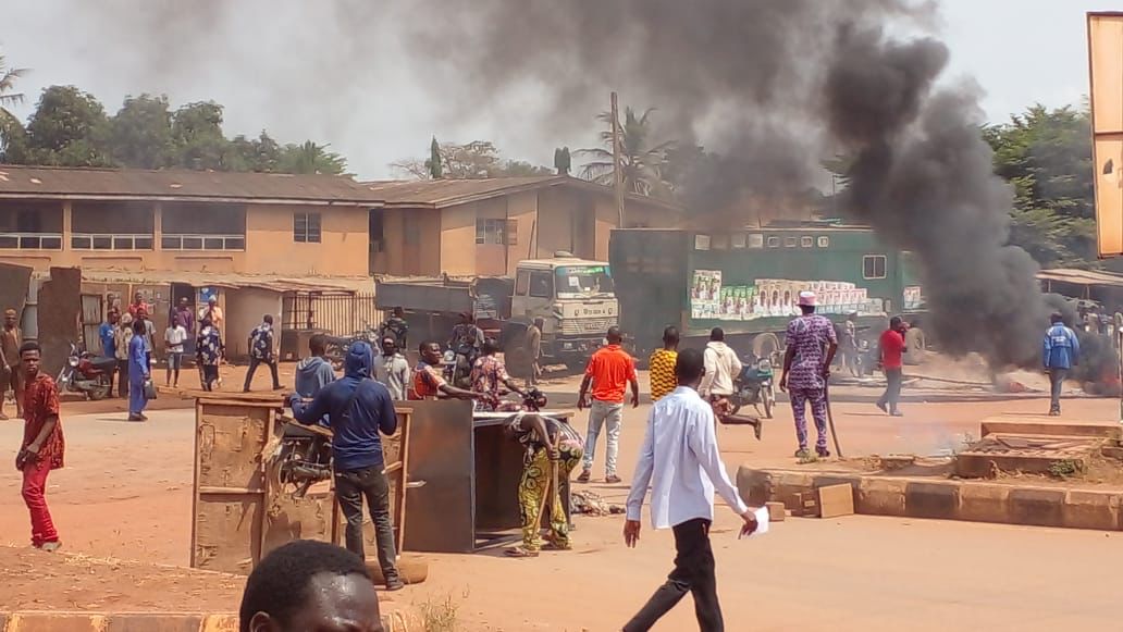 Naira Scarcity: Banks shut down as Angry youths troop to streets in Abeokuta