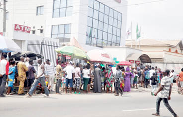 Naira, fuel crises could hamper Nigerian elections – W/Bank