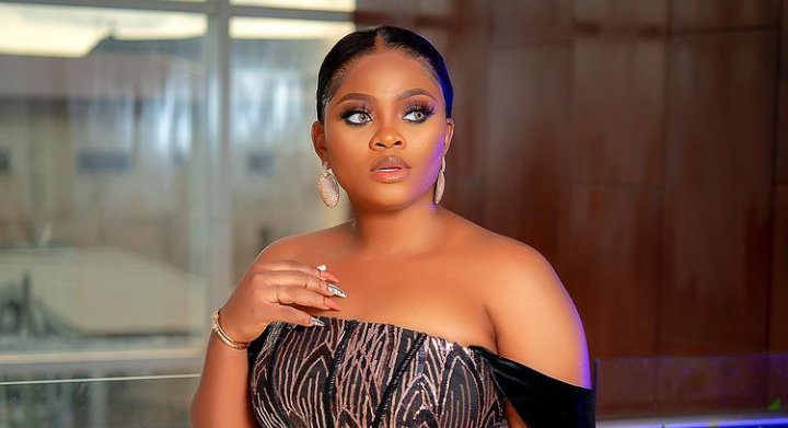 BBNaija star, Tega, slams entertainers using politics for personal gain