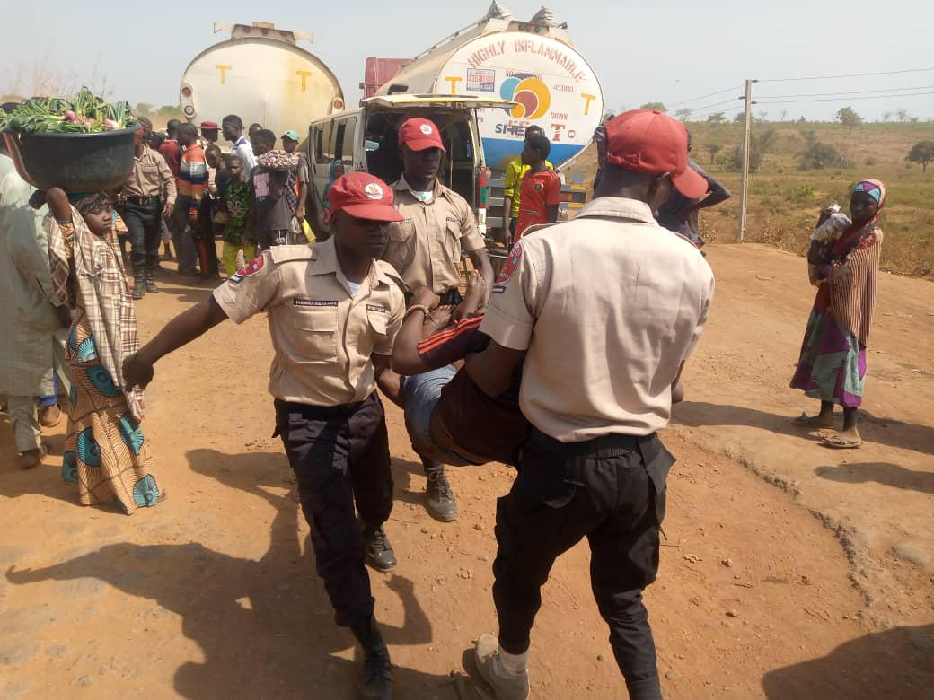 PHOTOS: Road crash victims rescued along Abuja-Kaduna highway