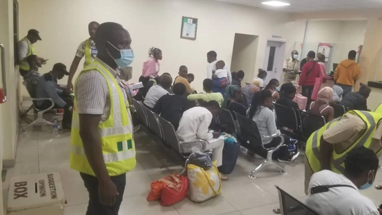 FG receives 104 stranded Nigerians from Chad