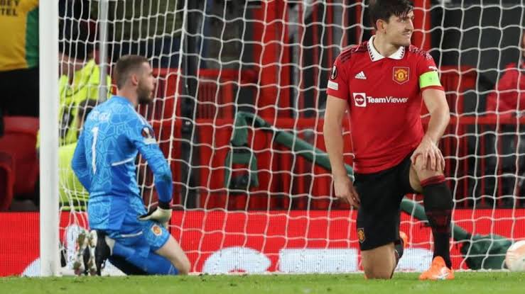 Manchester United crash out of Europa League