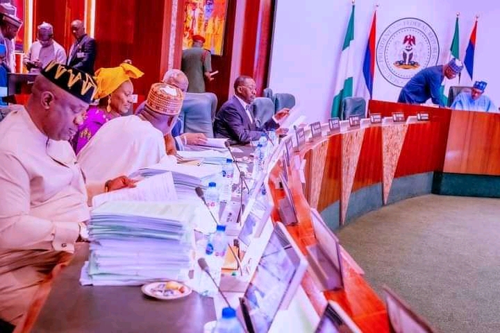 Buhari swears in RMAFC’s commissioners as final FEC meeting begins