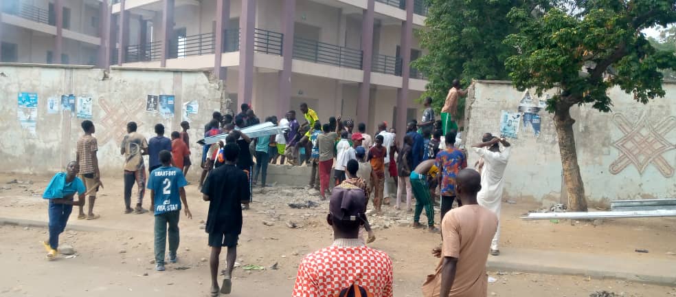 PHOTOS: Thugs invade Kano Plaza, attempt to loot