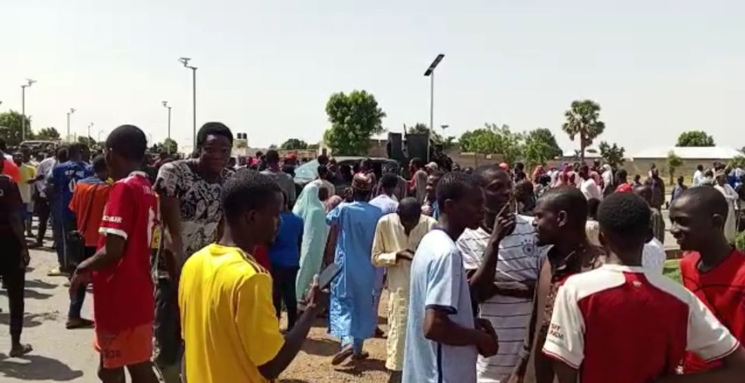 Angry Students block major Zamfara road over colleagues’ abduction