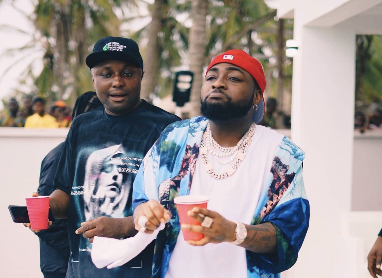 Controversial video: Davido’s aide deletes apology message as singer keeps mum