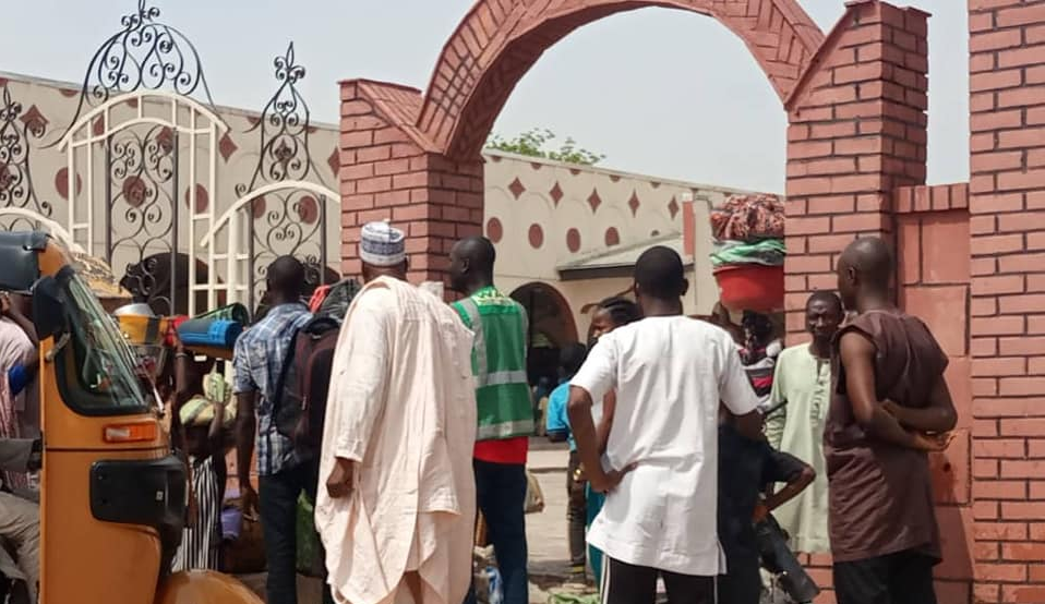 UPDATED: Guards shot as robbers attack Minna Palace in broad daylight