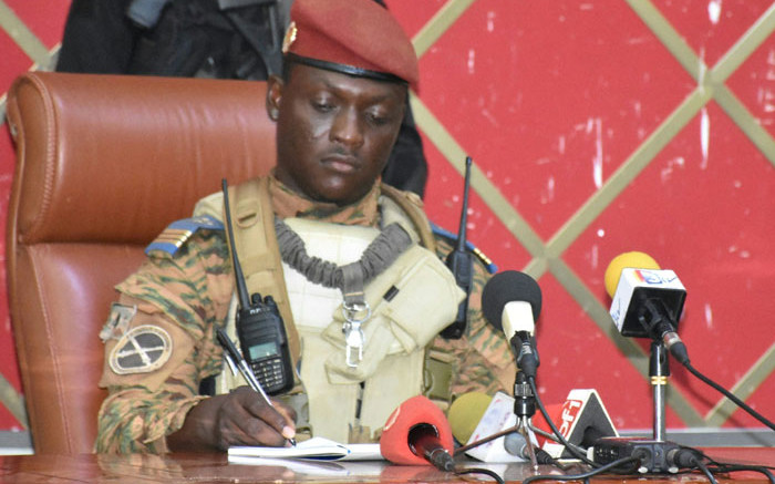 Burkina Faso’s junta slams indefinite ban on radio station over Niger