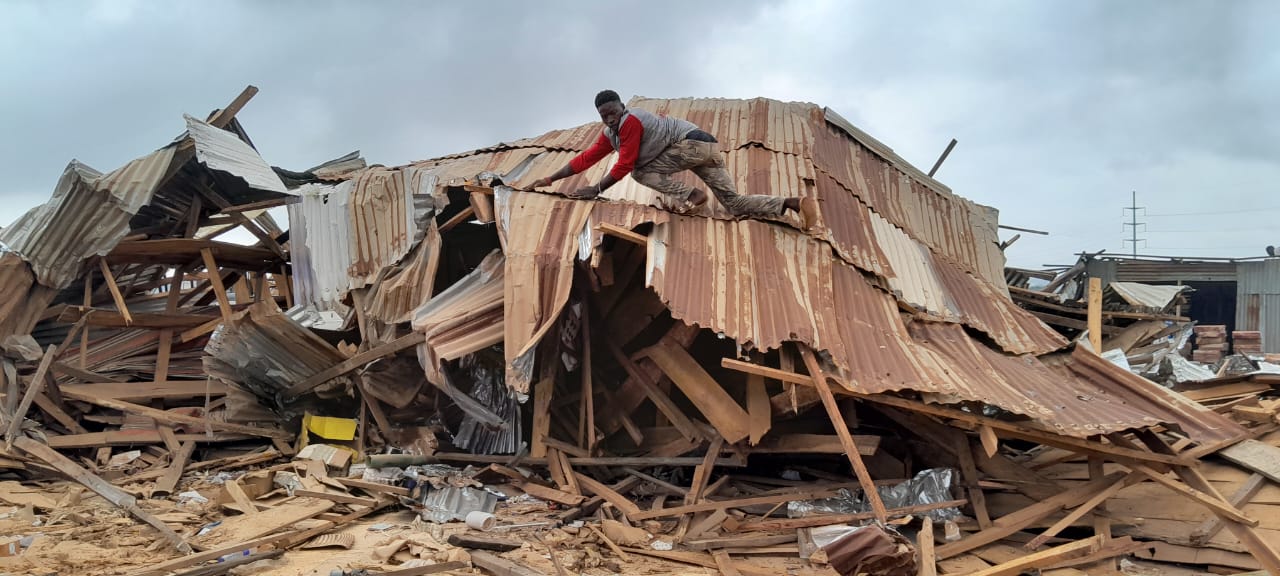 Confusion as FCDA demolishes popular Abuja building material market ...