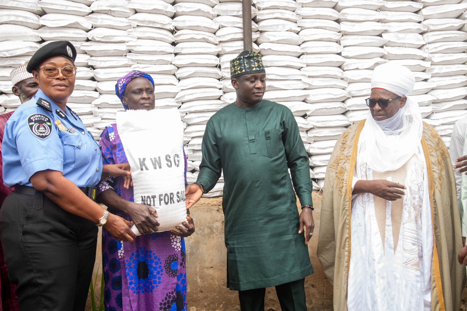 Kwara begins distribution of 250,000 bags of rice palliatives