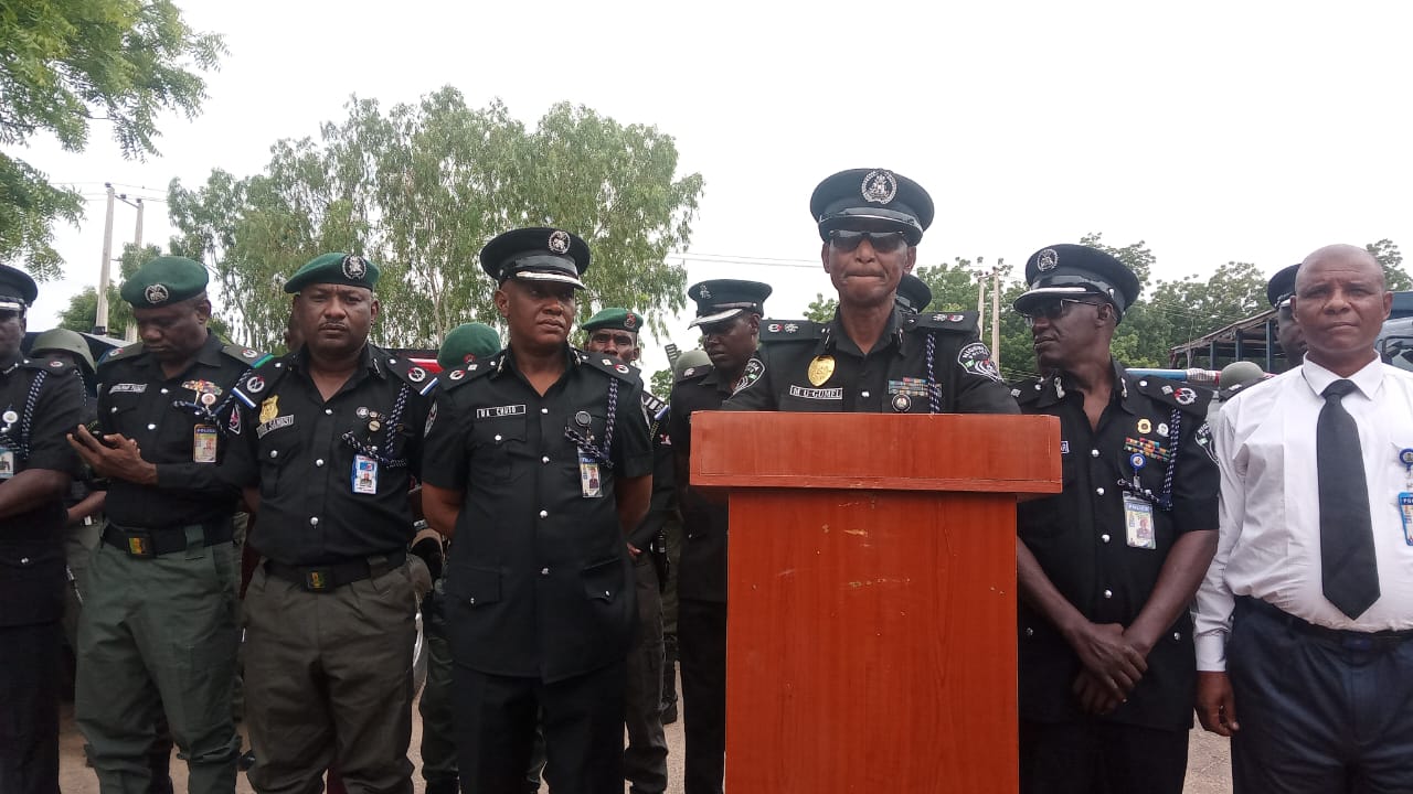 Kano: Heavy security as NNPP, APC bigwigs storm tribunal amid bribery allegation