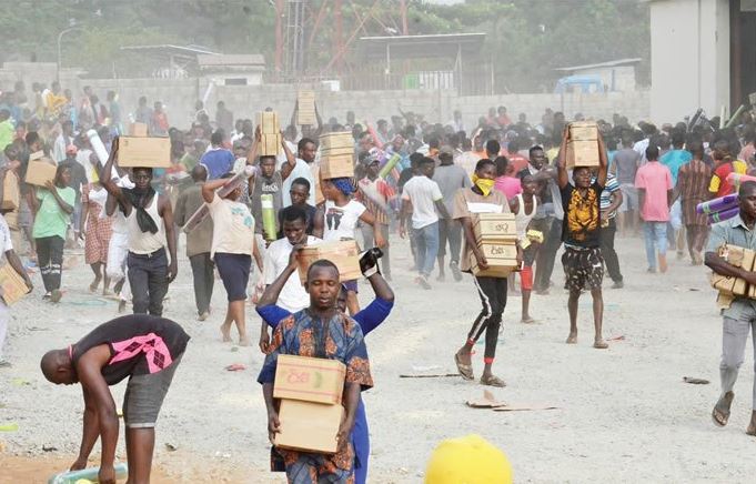 Bayelsa residents invade warehouse, steal flood palliatives stored since 2022