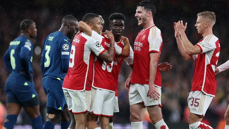 Arsenal crush PSV on Champions League return