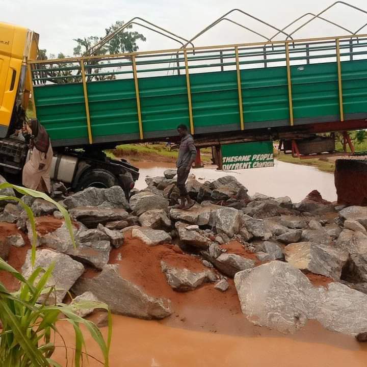 PHOTOS: Again, Bauchi-Gombe road cuts off days after repair