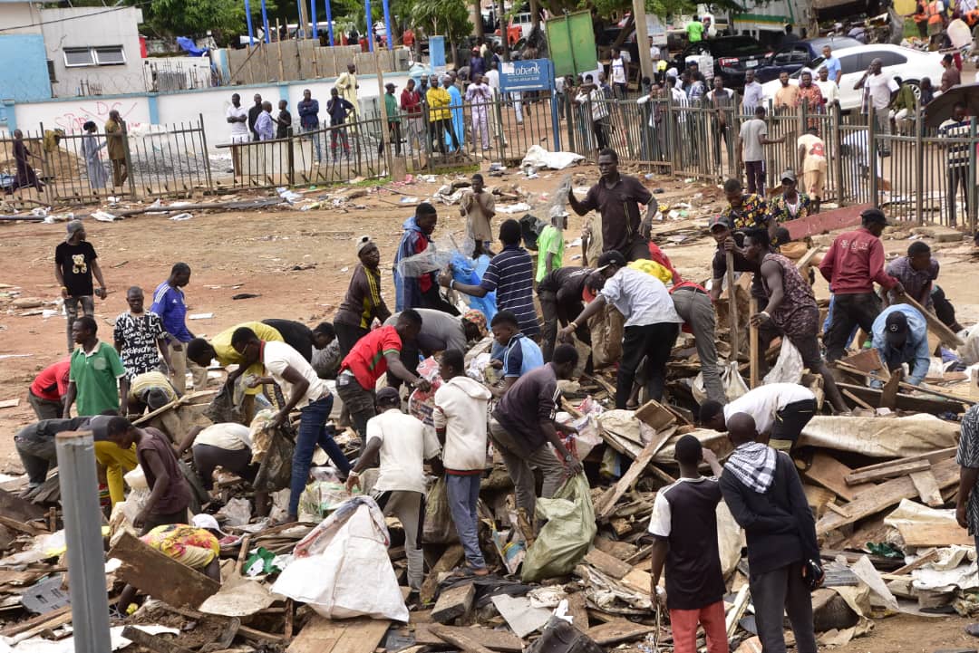 PHOTOS: FCTA demolishes ‘illegal’ shops in Abuja shopping complex