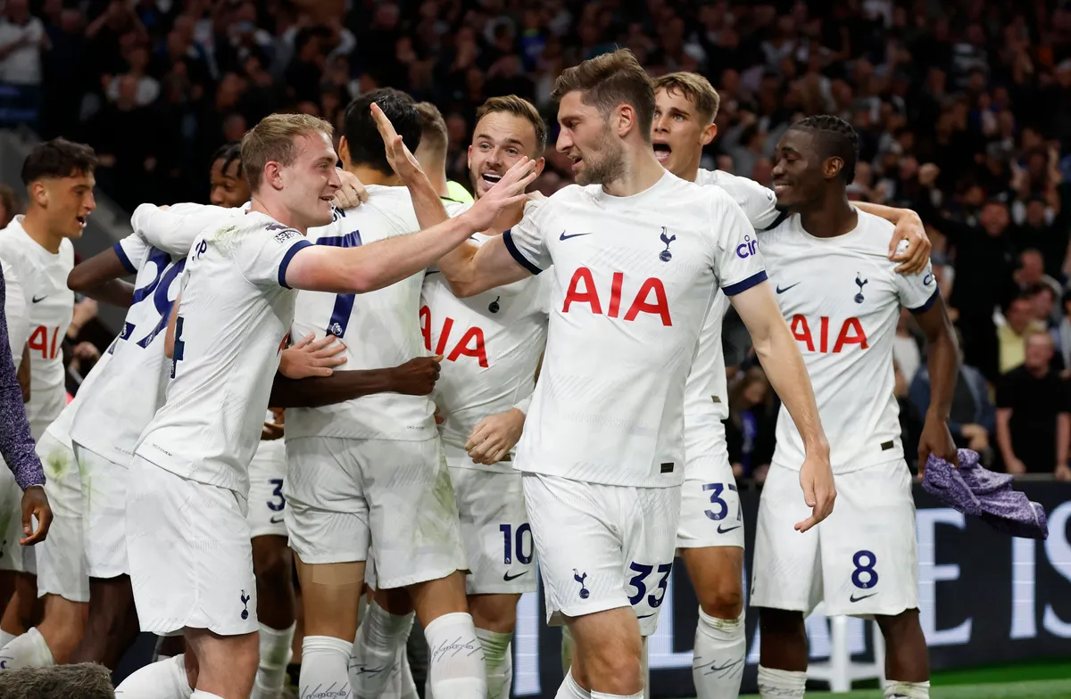 Tottenham score stoppage-time goal to condemn 9-man Liverpool to first defeat