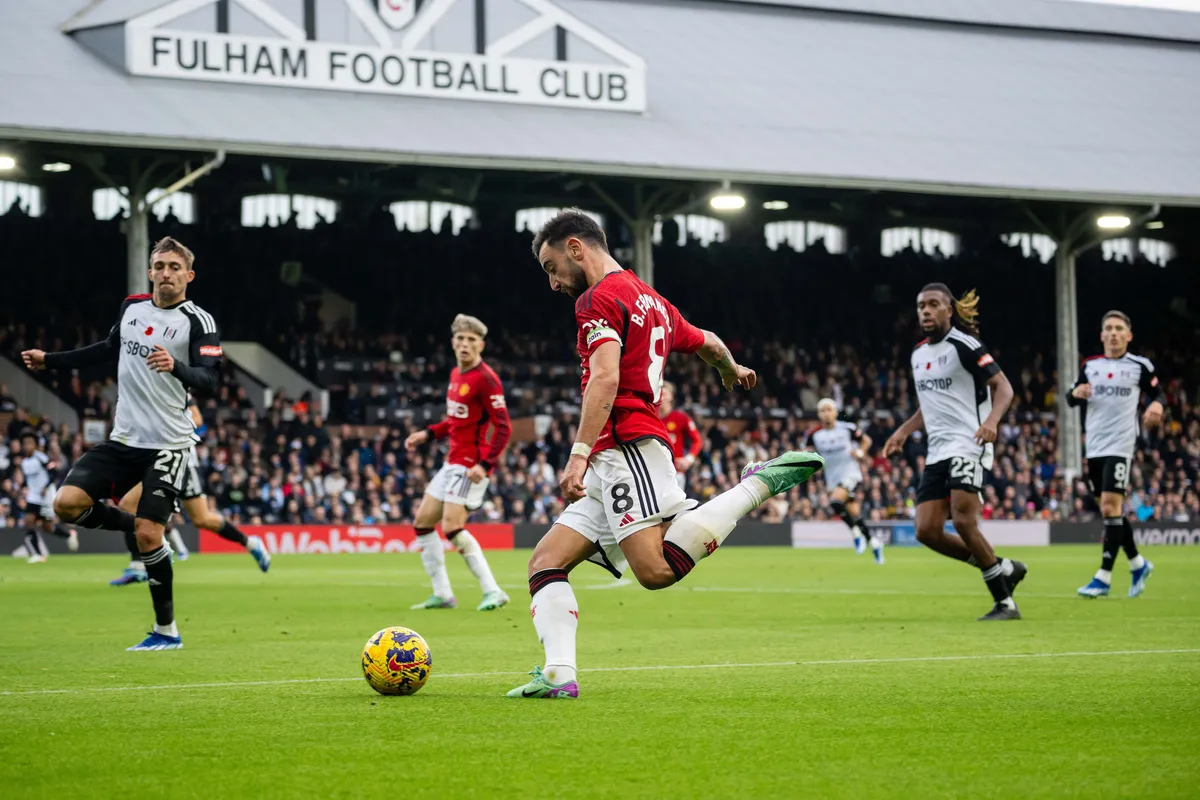 Fernandes strikes late to help Man United down Iwobi’s Fulham