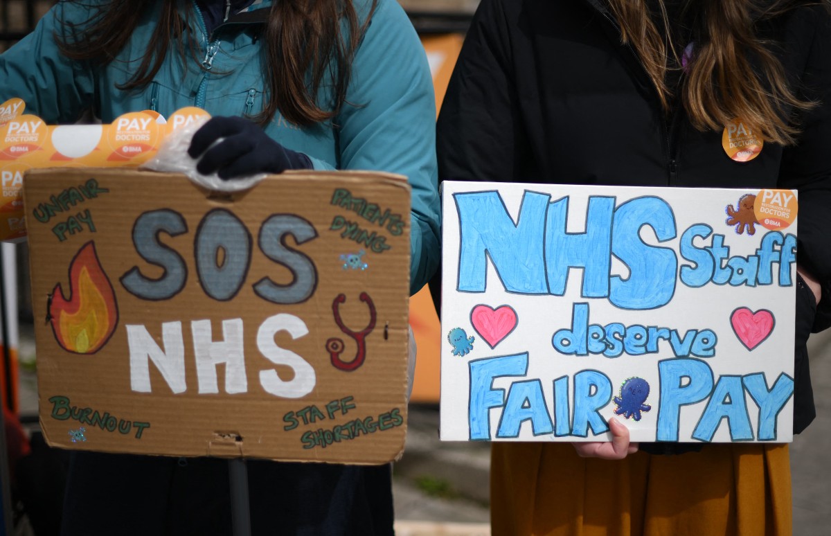 Doctors in England begin longest NHS strike ever