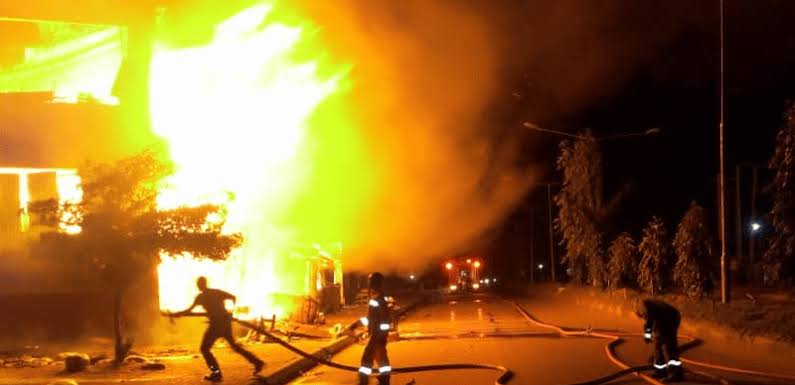 Fire razes 10 shops in Ogun market