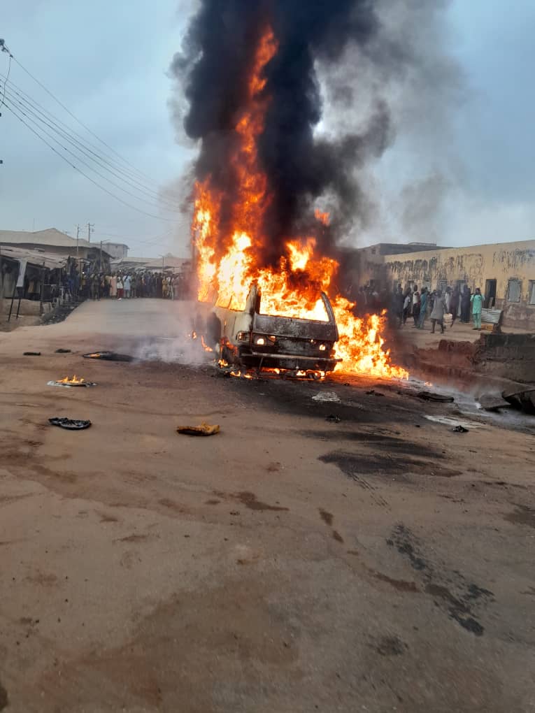 Kwara: Bus transporting 100 containers of fuel burnt to ashes