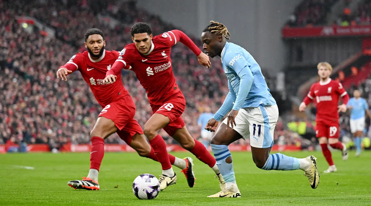 Man City hold Liverpool to leave Arsenal top of Premier League