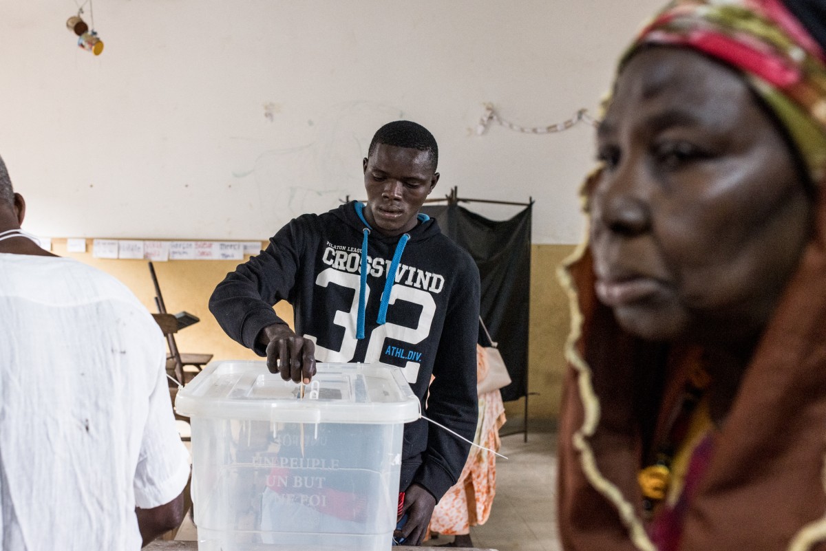 Senegal begins voting for new president