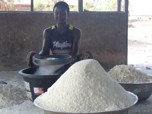 gari being sieved in tankpafu