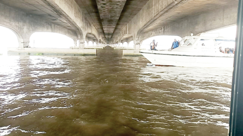 under deck of the third mainland bridge when the minister did an inspection