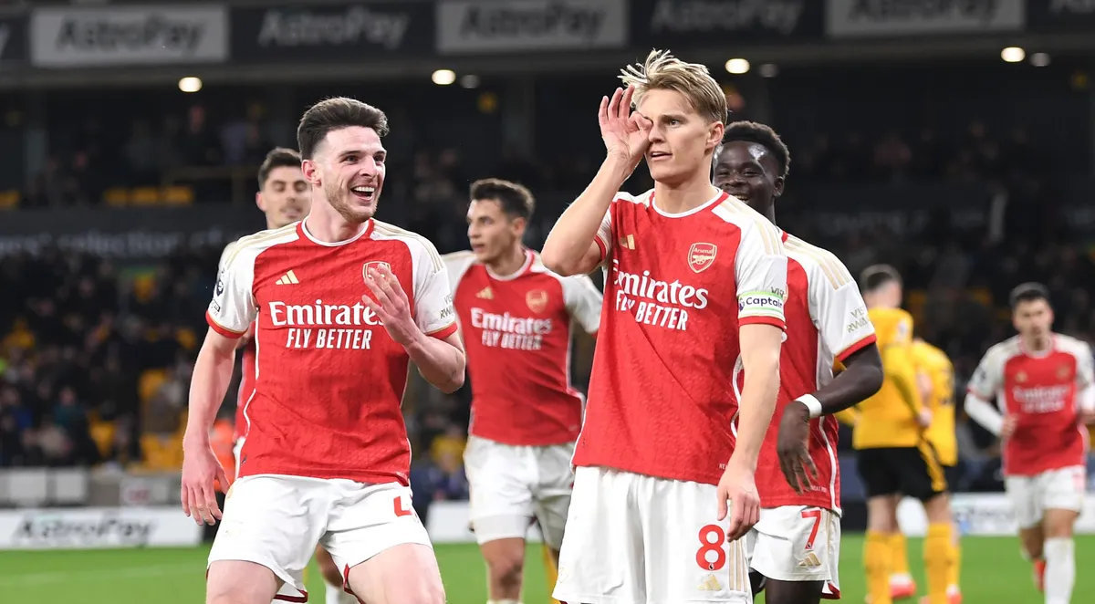 Five-star Arsenal thrash Chelsea to go three points clear