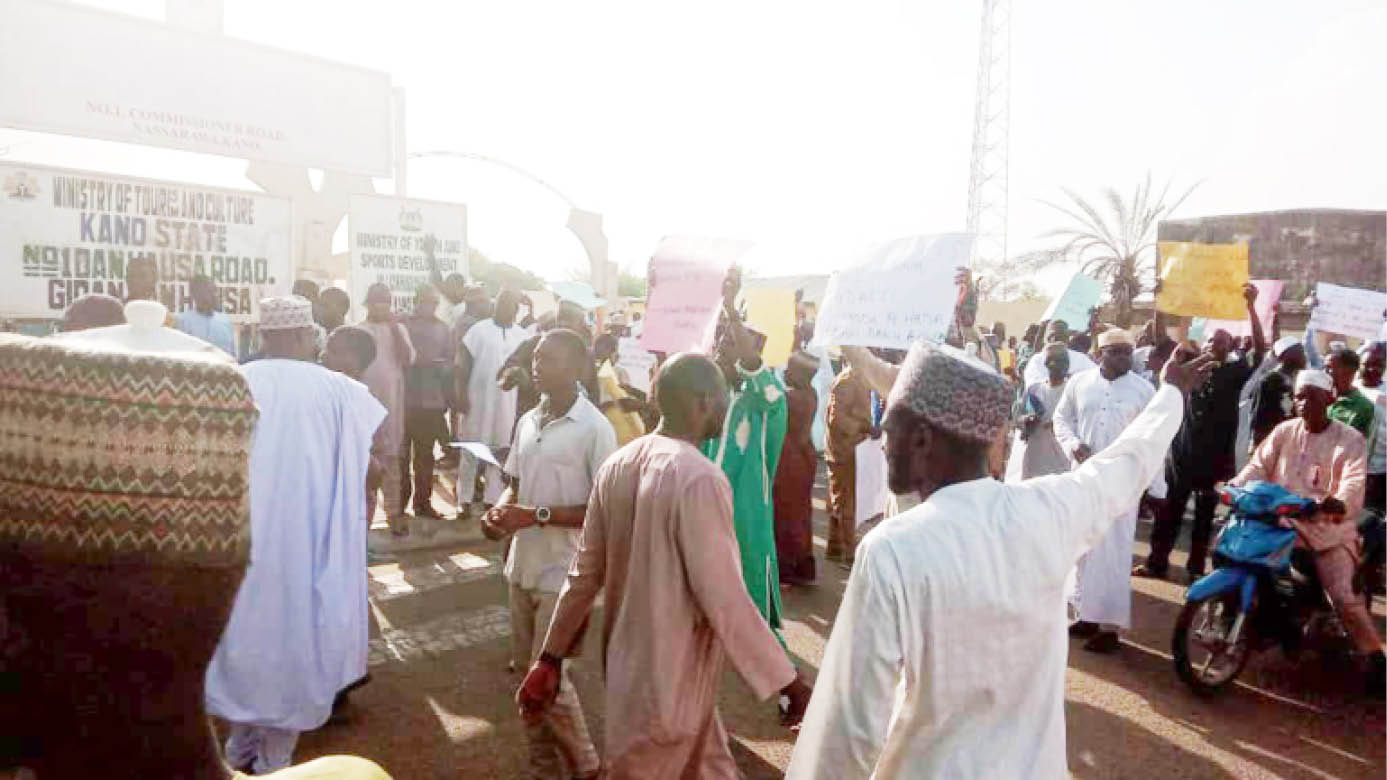 Emirate tussle: Protesters hit Kano streets, demand Bayero’s return