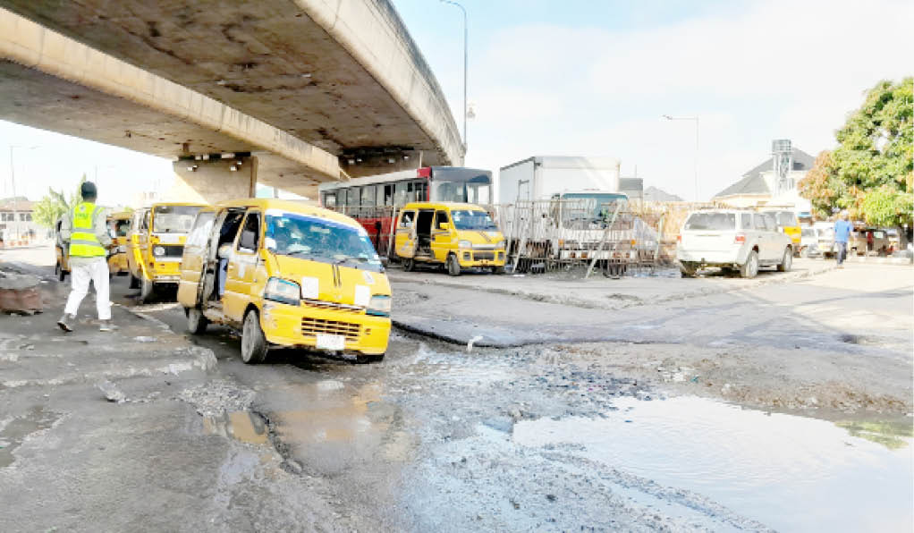 Motorists lament deplorable road, traffic gridlock at Mushin