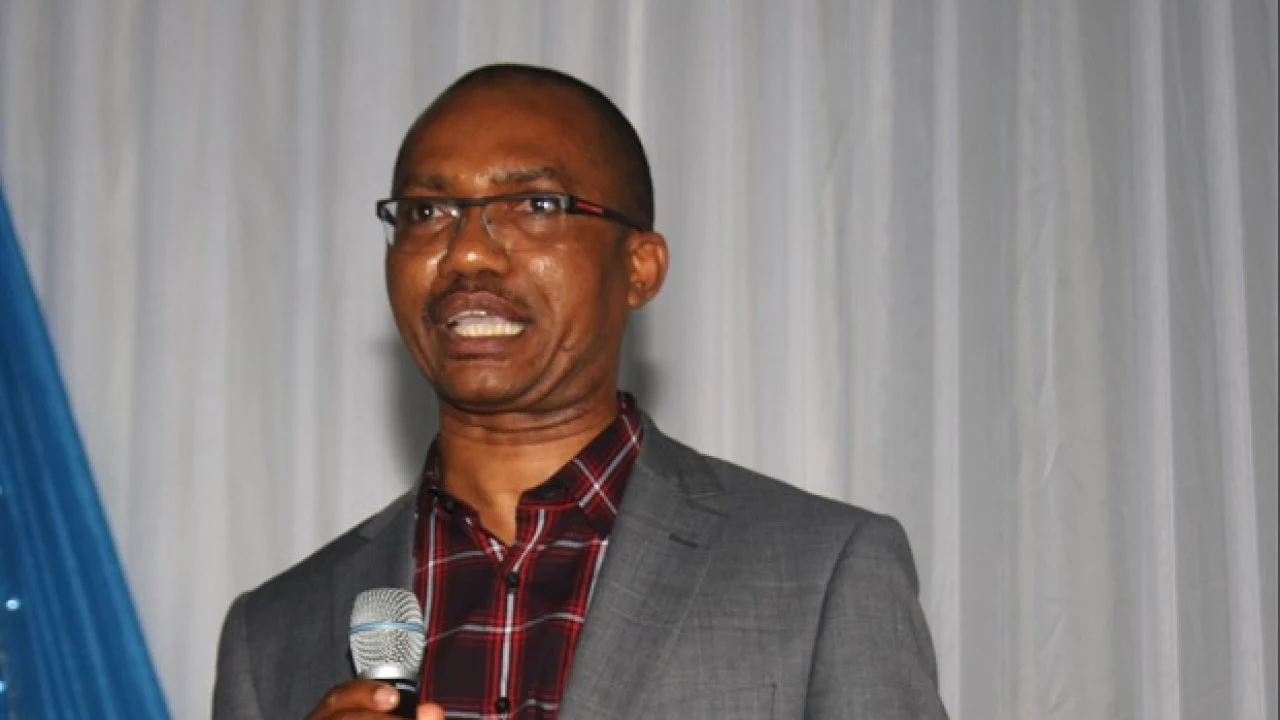 Azu’s book reading session explores media threats, opportunities