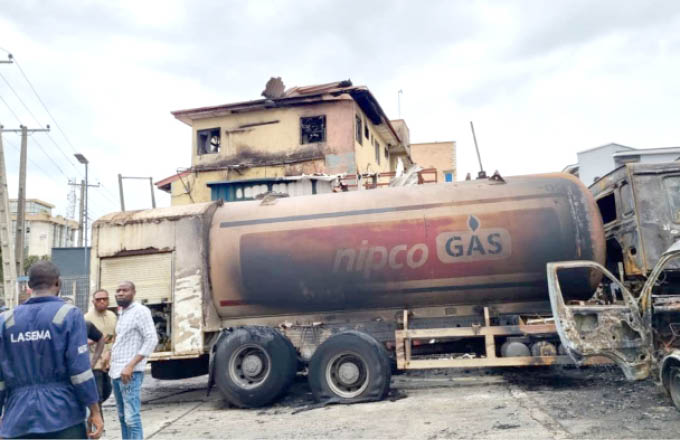 2 injured, 6 vehicles destroyed as fire razes filling station in Lagos