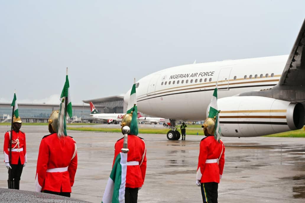 PHOTOS: Presidency finally unveils new Presidential jet, keeps mum on cost