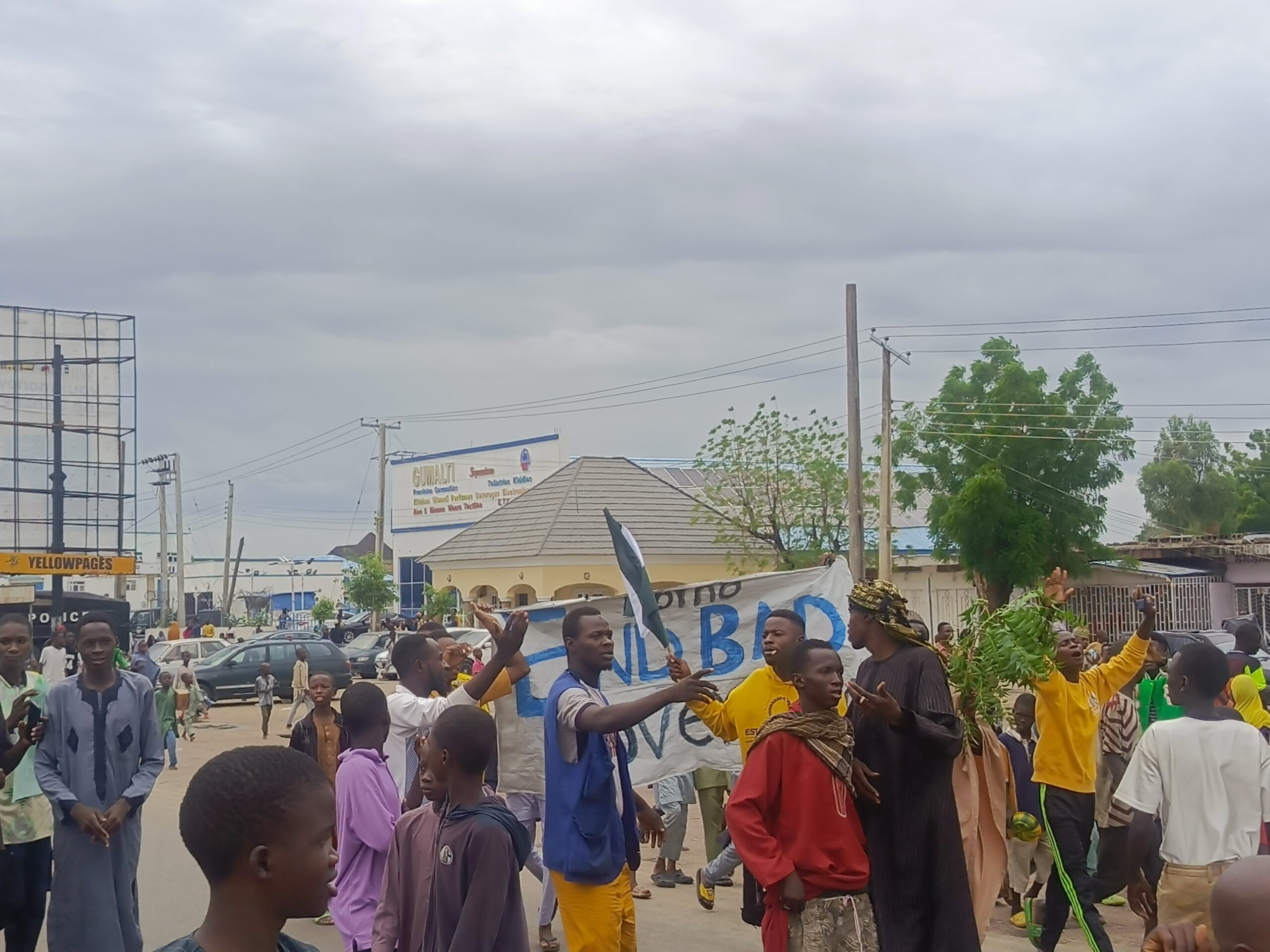 Police disperse protesters, clear blocked Kaduna-Zaria expressway