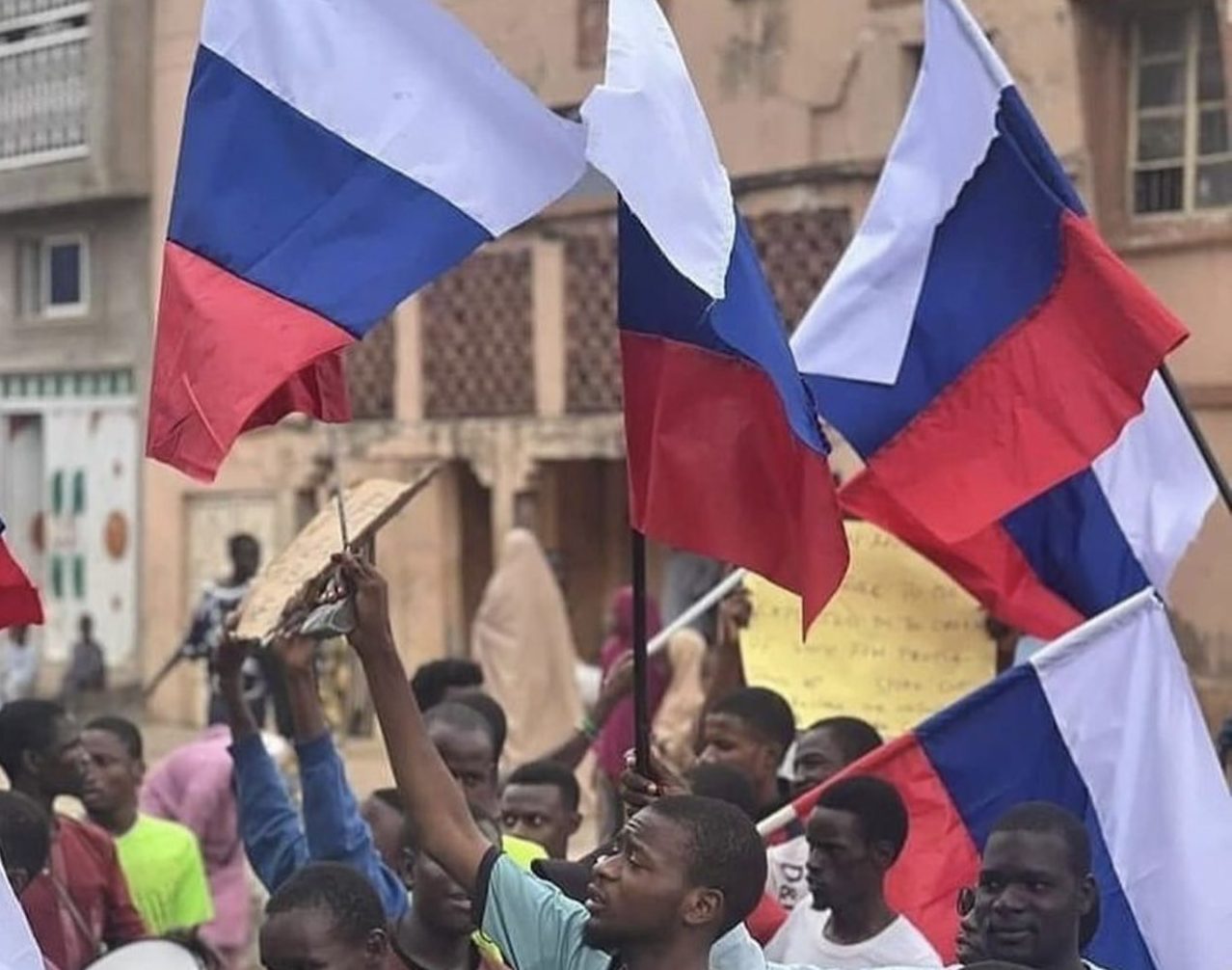 Polish students arrested over Russian flags display released