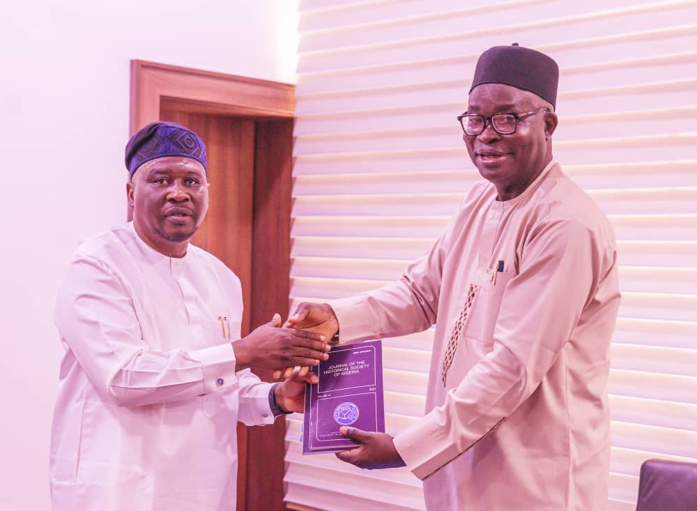 historical society of nigeria honors adamawa governor with prestigious award (3)