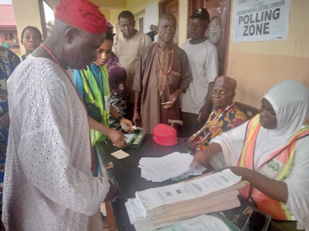 Voters defy rain to vote in Edo governorship election