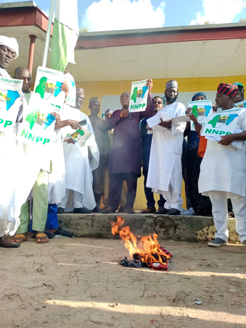 NNPP members disown Kwankwaso, set red caps on fire